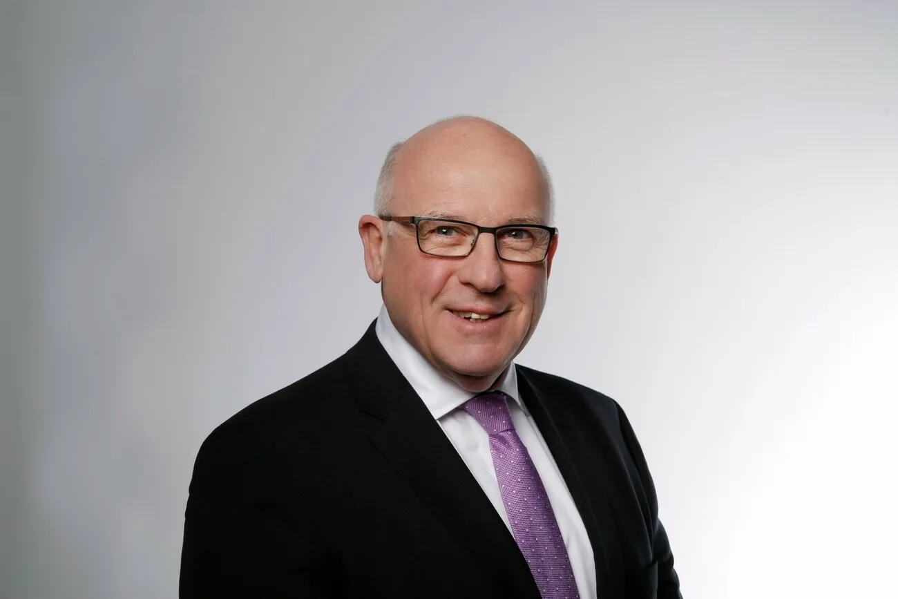 Porträtfoto von Dirk Kremer.